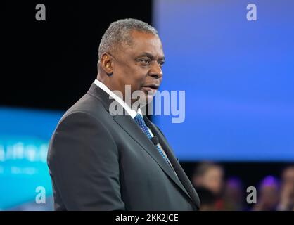 Halifax, Canada. 19th novembre 2022. Le secrétaire à la Défense, Lloyd J. Austin III, prend la parole au Halifax International Security Forum, en Nouvelle-Écosse. ÉTATS-UNIS Le secrétaire à la Défense Lloyd Austin a mis en garde l'invasion de l'Ukraine par la Russie offre un aperçu d'un monde où les pays dotés de l'arme nucléaire pourraient menacer d'autres nations et a déclaré que Pékin, comme Moscou, cherche un monde où la puissance a raison. Austin a fait ce discours lors du Halifax International Security Forum annuel, qui attire des responsables de la défense et de la sécurité des démocraties occidentales. (Image de crédit : © Mikhail Palinchak/SOPA Images via ZUMA Press Wire) Banque D'Images