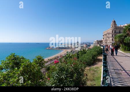 Port de Tarragone, côte et mer Méditerranée avec touristes et visiteurs Costa Dorada Catalogne Banque D'Images