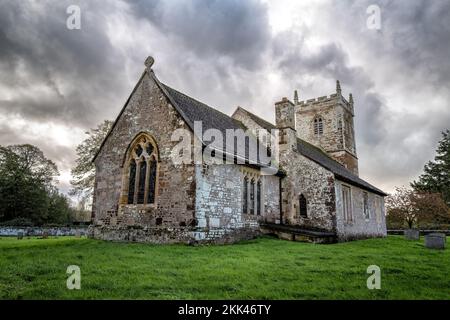 Eglise de Sainte Marie, dans le village d'Almer, Dorset, Angleterre. Datant du 11th siècle, cette église médiévale est de style normand. Banque D'Images