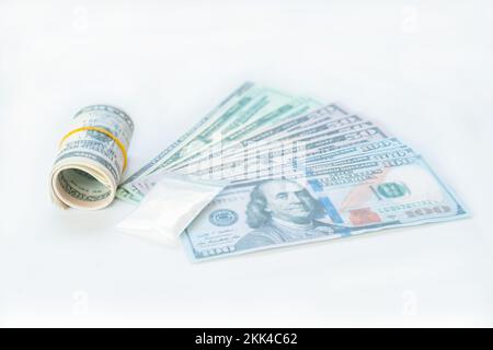 le concept de la consommation de drogues, de la criminalité, de la toxicomanie et de la toxicomanie s'isole sur fond blanc. Banque D'Images
