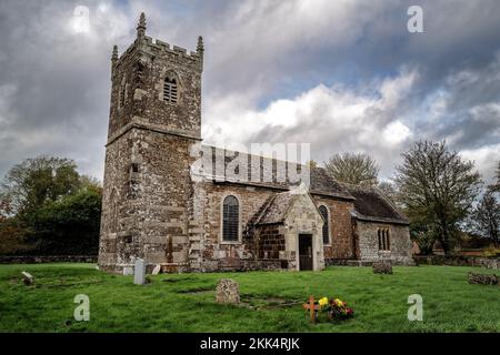 Eglise de Sainte Marie, dans le village d'Almer, Dorset, Angleterre. Datant du 11th siècle, cette église médiévale est de style normand. Banque D'Images