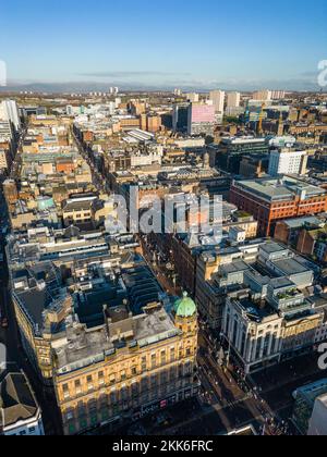 Vue aérienne depuis drone de Buchanan Street et horizon du centre-ville de Glasgow, Écosse, Royaume-Uni Banque D'Images