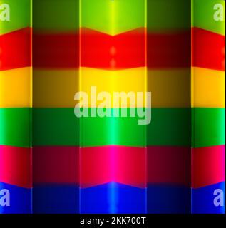 Plexiglas en plastique couleur rétroéclairé par LED sur fond balck Banque D'Images