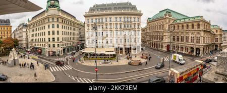 Vienne, Autriche, 27 septembre 2022. Vue sur la rue Philharmoniker avec l'Opéra national et l'hôtel Sacher avec vue panoramique de la place Albertina Banque D'Images