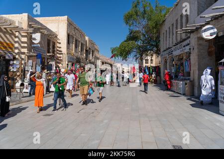 Fan international de football à Souq Waqif Doha lors de la coupe du monde de la FIFA 2022 Qatar. Banque D'Images