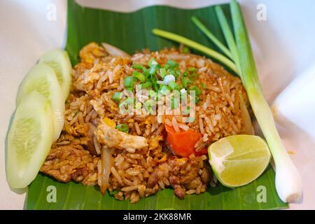 Plat thaïlandais de Khao Pad Moo ou de riz frit au porc Banque D'Images