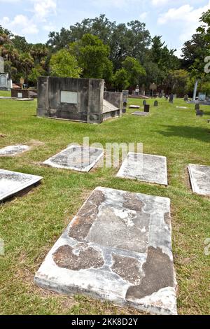 Savannah, Etats-Unis - 22 juillet 2010 : le parc colonial a servi de cimetière de Savannah pendant plus d'un siècle et contient plus de neuf mille tombes. Le cimètre Banque D'Images