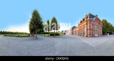 Schwetzingen, Allemagne - 11 septembre 2020 : ancien et beau parc de Schwetzingen, château royal et jardins, à proximité de la ville de Heidelberg, Allemagne. Banque D'Images