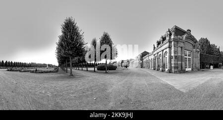 Schwetzingen, Allemagne - 11 septembre 2020 : ancien et beau parc de Schwetzingen, château royal et jardins, à proximité de la ville de Heidelberg, Allemagne. Banque D'Images