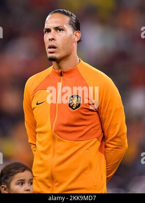 DOHA, QATAR - NOVEMBRE 25 : Virgile van Dijk des pays-Bas avant le match du groupe A - coupe du monde de la FIFA Qatar 2022 entre les pays-Bas et l'Équateur au stade international de Khalifa sur 25 novembre 2022 à Doha, Qatar (photo de l'Agence Pablo Morano/BSR) Banque D'Images