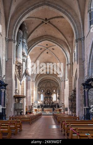Trèves, Allemagne - 7 novembre 2020 : les monuments romains, la cathédrale Saint-Pierre et l'église notre-Dame, site classé au patrimoine mondial de l'UNESCO. Banque D'Images