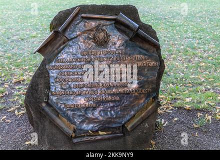 Panneau Banco della Reson au Parc Pieve de la ville de Cavalese - 18th siècle - province de Trento, Trentin-Haut-Adige, nord de l'Italie Banque D'Images