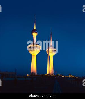 Koweït, Koweït - 1 juillet 1983 : les tours du Koweït ont été officiellement inaugurées le 26 février 1977 et sont classées comme un monument et symbole du Ku moderne Banque D'Images