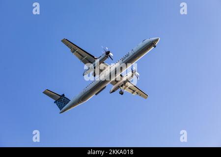 Boston, États-Unis - septembre 29. 2017: porter avion en approche d'atterrissage à l'aéroport de Boston. Banque D'Images