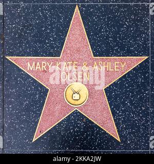 Los Angeles, USA - 5 mars 2019 : gros plan de Star sur le Hollywood Walk of Fame pour Mary-Kate et Ashley Olsen. Banque D'Images