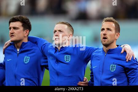 Harry Maguire, Jordan Pickford et Harry Kane, en Angleterre, se disputent avant le match de la coupe du monde de la FIFA, groupe B, au stade Al Bayt, à Al Khor. Date de la photo: Vendredi 25 novembre 2022. Banque D'Images