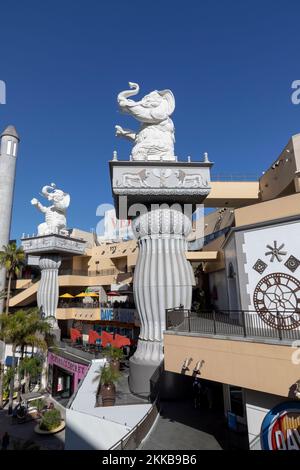 LOS ANGELES, États-Unis - 17 MARS 2019 : statue d'un éléphant à l'extérieur du centre commercial Highland à Hollywood Banque D'Images
