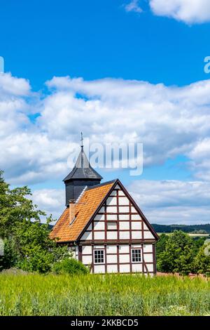 Neu Anspach, Allemagne - 2 juillet 2019 : ancienne église à colombages au musée en plein air Hessenpark à Neu Anspach. Banque D'Images