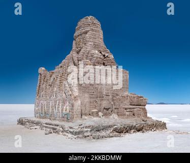 Salar de Uyuni, Bolivie - 30 juillet 2019 : Statue salée de l'ancien Dieu dans le Salar de Uyuni Banque D'Images