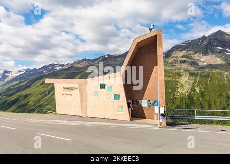 Timmelsjoch, Autriche - 5 août 2019: Timmelsjoch Experience Pass Musée au-dessus de la route haute de Timmelsjoch sur la frontière italienne-autrichienne. OET Banque D'Images