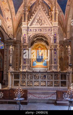 Florence, Italie - 13 août 2019 : intérieur de l'église d'Orsanmichele, avec le Tabernacle gothique flamboyant d'Andrea Orcagna, Florence, Italie. Banque D'Images