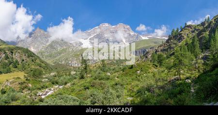 Le panorama des sommets de Punta Gnifetti ou Signalkuppe, Parrotspitze, Ludwigshohe, Piramide Vincent - vallée de la Valsie. Banque D'Images