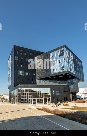 Autriche, Vienne - 2 février 2019 : vue magnifique sur les bâtiments modernes du campus de l'Université d'économie et de commerce de Vienne. Département 4. Banque D'Images