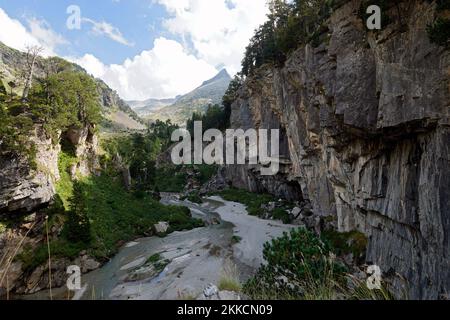 pirineos,forau de aigüalluts,benasque,cascada,aneto,ruta de las tres cascadas,cerler,montañas del pirineo aragonés,pirineos, Banque D'Images