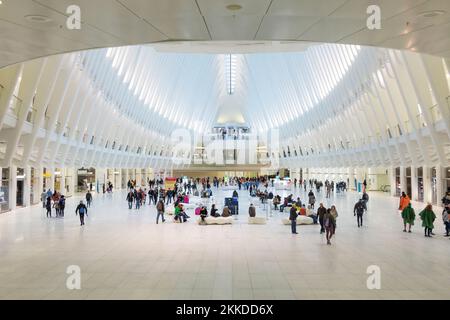 NEW YORK, ETATS-UNIS - 5 NOVEMBRE 2018 : L'OCULUS. Le centre de transport d'Oculus à la nouvelle station de métro World Trade Center de New York. Oculus, la maison de la gare principale à Banque D'Images
