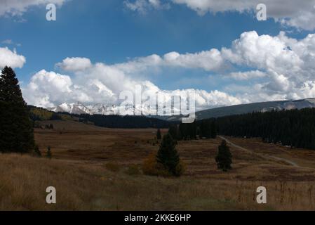 Au début de l'automne, dans les montagnes San Juan du Colorado, en direction de Lizard Head depuis le bassin de Kilpacker Banque D'Images