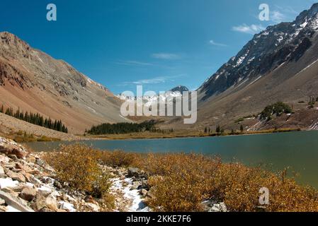 Début de l'automne dans les montagnes San Juan du Colorado : lac Navajo Banque D'Images