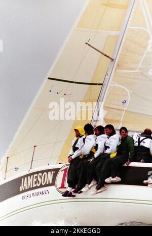 AJAXNETPHOTO. 1993. SOLENT, ANGLETERRE. - COUPE DE L'AMIRAL - 4TH COURSE CÔTIÈRE - JAMESON 1 (IR) PHOTO:JONATHAN EASTLAND/AJAX REF:1331081 401 Banque D'Images