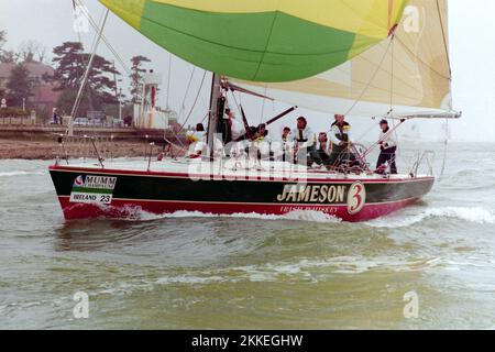 AJAXNETPHOTO. 1993. SOLENT, ANGLETERRE. - COUPE DE L'AMIRAL - 4TH COURSE CÔTIÈRE - JAMESON 3 (IR) PHOTO:JONATHAN EASTLAND/AJAX REF:1331081 420 Banque D'Images