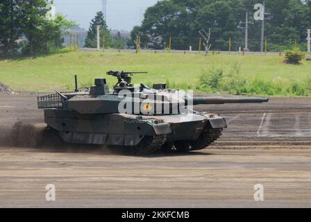 Préfecture de Shizuoka, Japon - 10 juillet 2011: Force d'autodéfense terrestre japonaise Mitsubishi de type 10 MBT (main Battle Tank). Banque D'Images