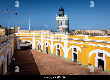 Fort et phare d'El Morro, Old San Juan, sur l'île tropicale des Caraïbes de Puerto Rico, États-Unis. Banque D'Images