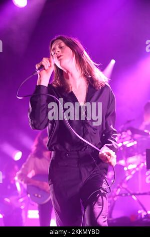 25 novembre 2022, Doncaster, Yorkshire du Sud, U.K : TOM OGDEN de 'Blossoms' qui se produit au Doncaster Dome. (Image de crédit : © Robin Burns/ZUMA Press Wire) Banque D'Images