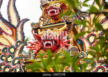 Rite de crémation de la famille royale sur l'île de Bali. Décoration de style balinais. Bali, Indonésie - 03.02.2018 Banque D'Images