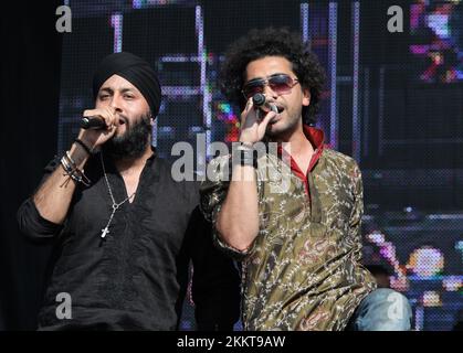 Brampton, Canada. 11th septembre 2011. Le groupe Punjabi Josh se produit lors de la première partie du film indo-canadien Bollywood Breakaway (Speedy Singhs) lors du Festival international du film de Toronto (TIFF) 2011 organisé par la ville de Brampton. L'événement a permis la participation de plusieurs stars de Bollywood et de musiciens punjabi qui ont donné le coup d'envoi à l'événement avec une touche indienne festive. --- (photo de Creative Touch Imaging Ltd./NurPhoto) crédit: NurPhoto/Alay Live News Banque D'Images