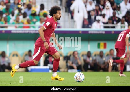 Doha, Qatar. 25th novembre 2022. Akram Afif du Qatar pendant la coupe du monde de la FIFA 2022, Group A match de football entre le Qatar et le Sénégal sur 25 novembre 2022 au stade Al Thumama à Doha, Qatar - photo: Jean Catuffe/DPPI/LiveMedia crédit: Agence photo indépendante/Alamy Live News Banque D'Images