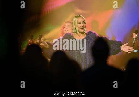 PRODUCTION - 12 octobre 2022, Saxe, Leipzig: La chanteuse allemande de pop et d'âme Sarah Connor se produit dans le spectacle de divertissement ARD "vos chansons". Photo: Hendrik Schmidt/dpa Banque D'Images