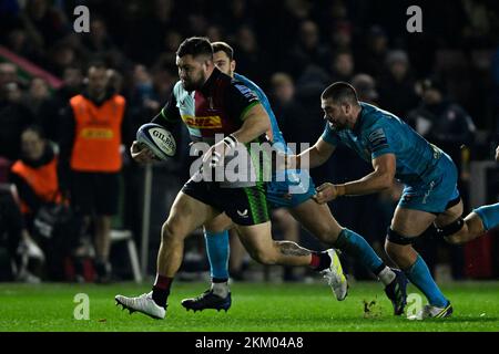 Twickenham, Royaume-Uni. 25th novembre 2022. Rugby, premier ministre. Harlequins V Gloucester. La fonction Stiop. Twickenham. Simon Kerrod (Harlequins) fait une brek pendant le match de rugby Harlequins V Gloucester Gallagher Premiership. Credit: Sport en images/Alamy Live News Banque D'Images
