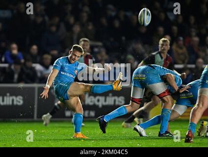 Twickenham, Royaume-Uni. 25th novembre 2022. Rugby, premier ministre. Harlequins V Gloucester. La fonction Stiop. Twickenham. Stephen Varney (Gloucester) prend ses baskets lors du match de rugby Harlequins V Gloucester Gallagher Premiership. Credit: Sport en images/Alamy Live News Banque D'Images