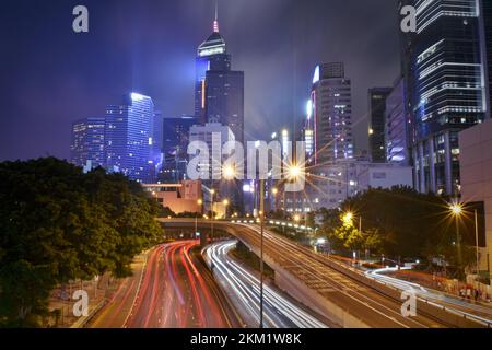 Rues de Hong Kong la nuit Banque D'Images