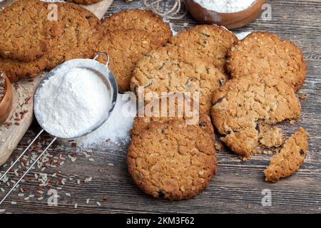 biscuits d'avoine avec adjonction de fruits secs et de divers types de noix, y compris les arachides, biscuits d'avoine de blé avec arachides Banque D'Images