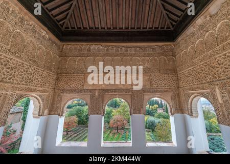 Grenade, Espagne - 22 novembre 2022 : jardins del Generalife du Palacio del generalife. Palais de l'Alhambra. Banque D'Images