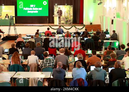 Zerbst, Allemagne. 26th novembre 2022. Vue sur la salle Katharina, où se tient la conférence de l'Alliance 90/les Verts de Saxe-Anhalt en 47th à Zerbst. Le programme comprend la nécessité de renforcer les petites et moyennes entreprises et les métiers, ainsi que la politique énergétique. En outre, une motion directrice du conseil d'État sera discutée par les délégués. Credit: Peter Gercke/dpa-Zentralbild/dpa/Alay Live News Banque D'Images