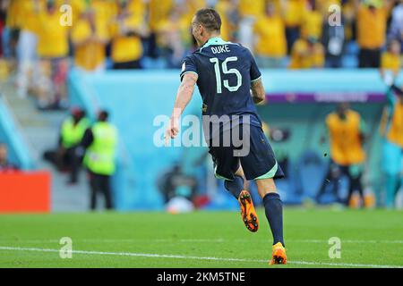 Qatar. 26th novembre 2022. 26th novembre 2022 ; stade Al Janoub, Doha, Qatar : groupe de la coupe du monde de la FIFA stahe, Tunisie contre Australie : Mitchell Duke of Australia se présente en fête après avoir marqué avec un coup de pied dans les 23rd minutes pour 0-1 Credit: Action plus Sports Images/Alay Live News Banque D'Images