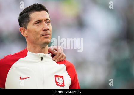 Doha, Qatar. 26th novembre 2022. Robert Lewandowski lors du match de la coupe du monde de la FIFA, Qatar 2022, Groupe C, entre la Pologne et l'Arabie Saoudite, a joué au stade de la ville d'éducation le 26 novembre 2022 à Doha, Qatar. (Photo de Bagu Blanco / PRESSIN) Credit: PRESSINPHOTO SPORTS AGENCY/Alay Live News Banque D'Images