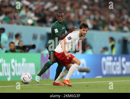 Al Rayyan, Qatar. 26th novembre 2022. 26th novembre 2022 ; Education City Stadium, Al Rayyan, Qatar ; FIFA World Cup football, Pologne contre Arabie Saoudite ; Saud Abdulhamid of Saudi Arabia Challenges by Bartosz Bereszynski of Poland Credit: Action plus Sports Images/Alay Live News Banque D'Images