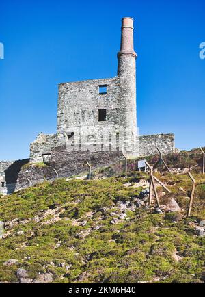 Mine de cuivre abandonnée et fermée en 1962, Wild Atlantic Way, Allihies, Beara Peninsula, Comté de Cork, Irlande Banque D'Images